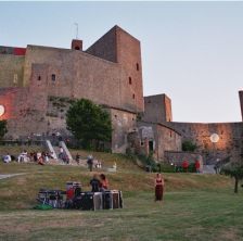 Rocca di Luna 2011: musica, teatro, artisti di strada, mercatini, osterie
